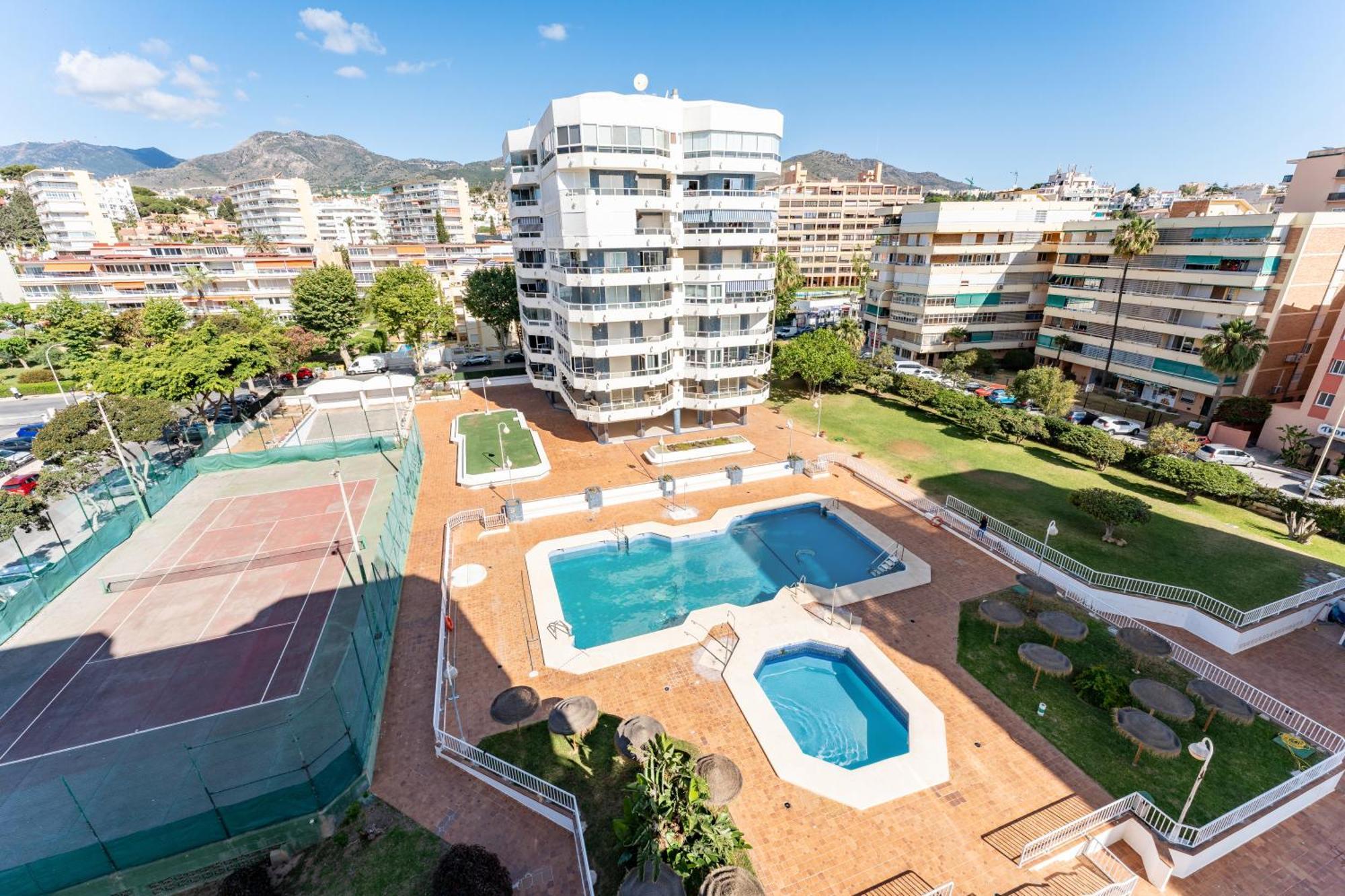 Tropico Carihuela View & Parking Leilighet Torremolinos Eksteriør bilde